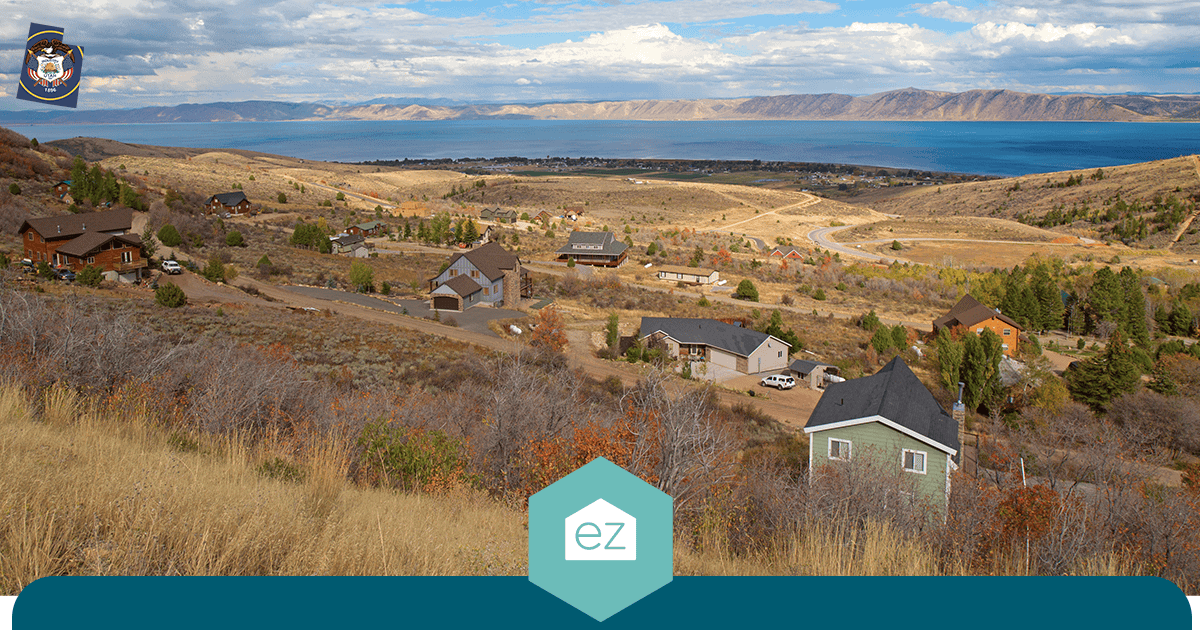Lakeside Utah community with homes set across dry hills above the water
