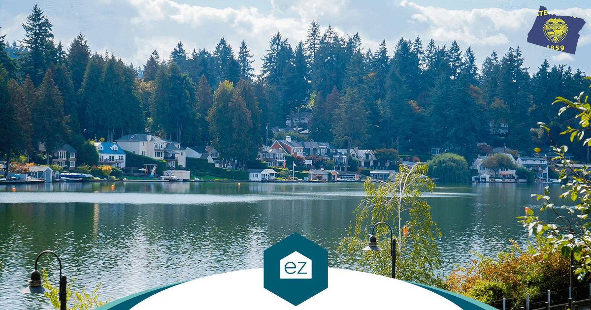 Homes and mature trees along the calm shoreline of Lake Oswego, Oregon